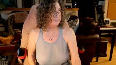 Miss D   Shows Mon Wed  Fri online show from July 20, 7:48 pm