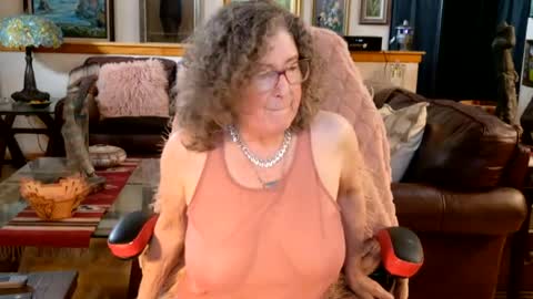 Miss D   Shows Mon Wed  Fri online show from July 26, 8:39 pm
