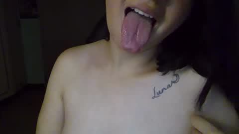 Mia  Wednesday to Sunday 730 am to 1030 am Colombian Hour D online show from October 26, 5:52 am