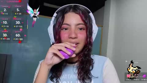 littleredamy online show from September 24, 6:03 pm