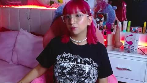 Snapshot of littlerouse_ chatting on October 6, 11:44 pm Ruby Rouse online show from October 6, 11:44 pm