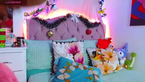 Snapshot of littlerouse_ chatting on December 18, 12:43 am Ruby Rouse online show from December 18, 12:43 am