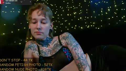 Niki  free tg channel with some photos gifs and info about streams  online show from May 4, 2:23 pm