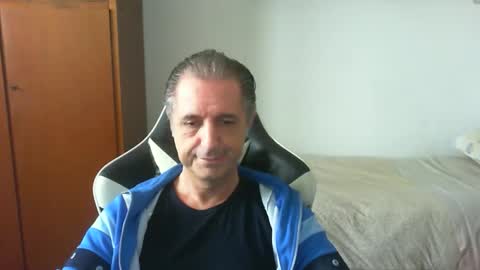 liuk53 online show from May 6, 1:06 pm