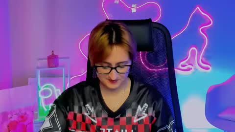 LixeLuna online show from April 27, 6:44 am