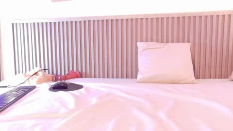 liz_monserrat online show from May 2, 9:09 pm