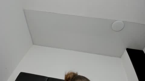 Snapshot of lizz_luna chatting on October 14, 3:59 pm lizz_luna online show from October 14, 3:59 pm