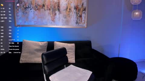 Snapshot of lizzhamilton_ chatting on October 13, 9:39 pm Lizzi online show from October 13, 9:39 pm