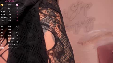 Snapshot of lizzhamilton_ chatting on February 18, 9:09 pm Lizzi online show from February 18, 9:09 pm