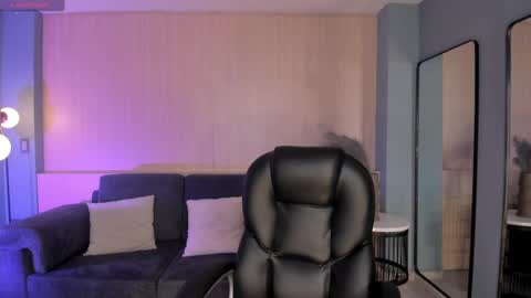 Snapshot of lizzhamilton_ chatting on September 19, 12:53 pm Lizzi online show from September 19, 12:53 pm