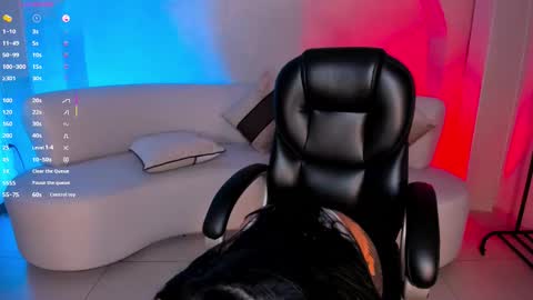 Snapshot of lizzhamilton_ chatting on October 2, 9:46 pm Lizzi online show from October 2, 9:46 pm