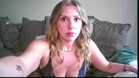 Lizzie L online show from September 13, 6:05 am