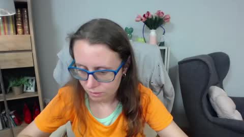 Lizzy online show from June 2, 4:36 am