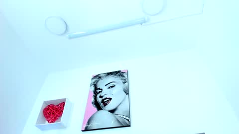 Lizzy hairy pussy online show from January 26, 7:41 pm