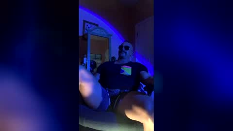 lljoey84 online show from April 29, 6:40 am
