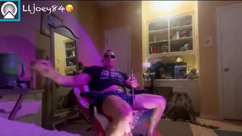 lljoey84 online show from May 25, 3:12 am