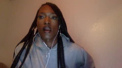 lllbwc online show from December 15, 7:48 am