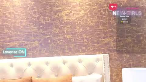  LOANA  online show from June 15, 4:10 pm