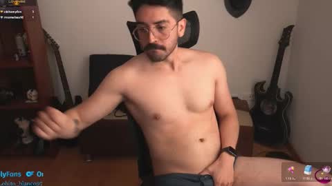 Snapshot of lobito_blanco97 chatting on September 29, 4:39 pm Lobito blanco Thefckingwolf main account online show from September 29, 4:39 pm