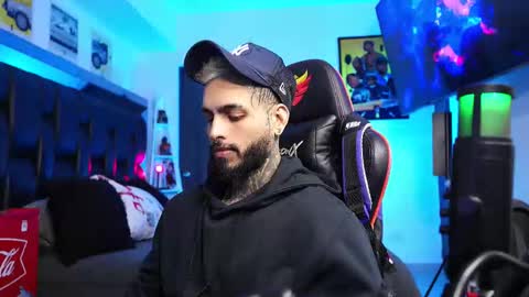 logan_hugh8 online show from February 24, 6:05 am