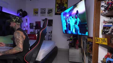 logan_hugh8 online show from March 16, 3:31 am