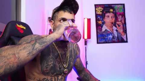 logan_hugh8 online show from October 31, 5:52 am