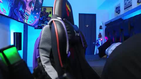 logan_hugh8 online show from February 10, 9:12 am