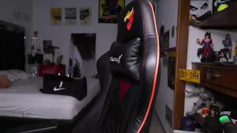 logan_hugh8 online show from April 30, 11:31 pm
