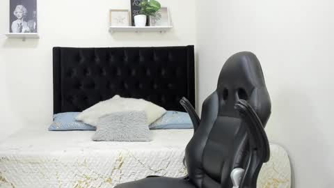 Logan Lux online show from December 3, 3:17 pm