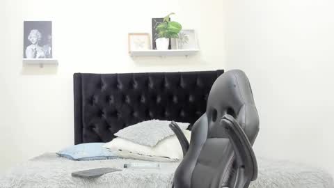 Logan Lux online show from December 10, 2:06 pm