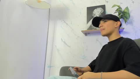 Logan Lux online show from December 7, 2:30 pm