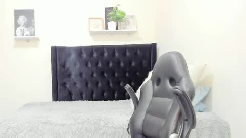 Logan Lux online show from December 24, 9:00 pm