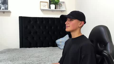 Logan Lux online show from January 12, 5:13 am