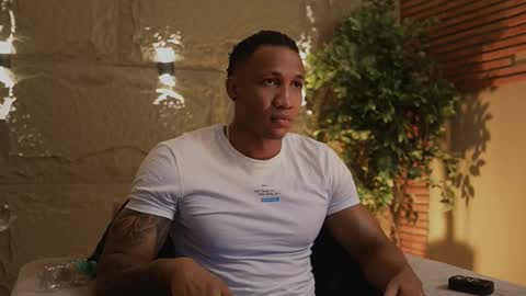 logan_varela online show from November 16, 12:23 am