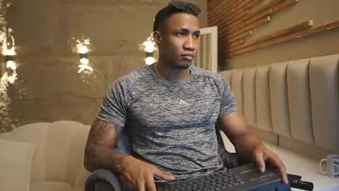 logan_varela online show from June 16, 6:01 pm
