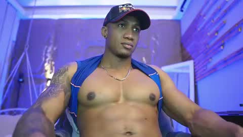 logan_varela online show from June 24, 11:39 am