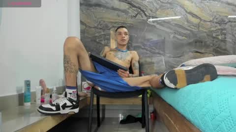 logan_wollff online show from June 17, 8:03 pm