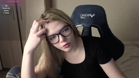 Logan and Katana online show from December 17, 1:18 pm