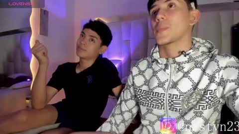 logantwink18 online show from May 2, 1:00 am