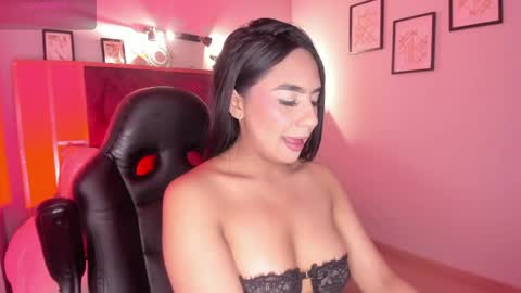 Lola online show from April 23, 2:19 pm