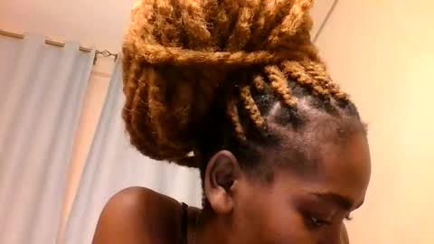 lola_allure online show from May 20, 11:16 am