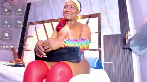 Lola online show from April 29, 5:30 pm