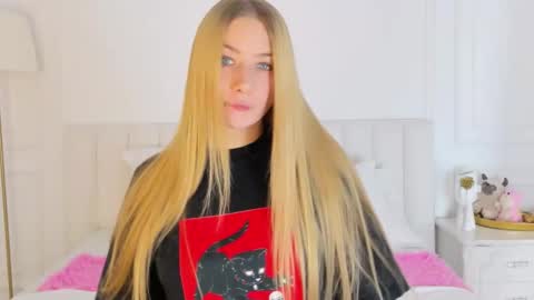 lola_lewis online show from December 3, 9:21 am