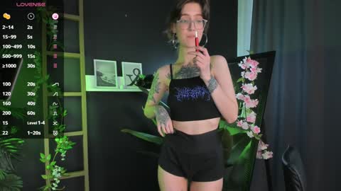 Snapshot of lola_missy chatting on January 31, 8:54 am Lola online show from January 31, 8:54 am