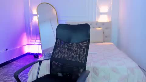 lola red online show from July 28, 7:39 pm