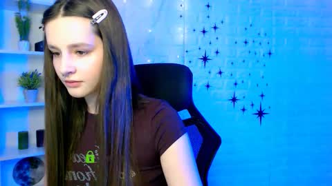 lola_shyy online show from March 12, 10:19 am