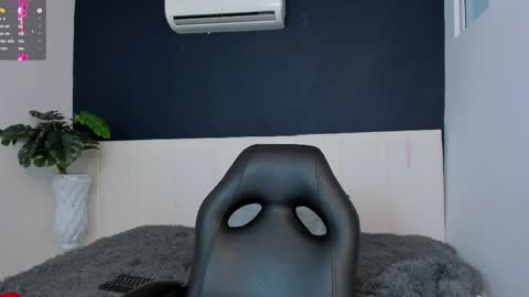 lola_sweeet18 online show from April 24, 12:40 pm