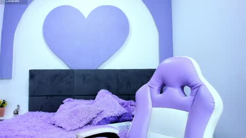 lola_sweeet18 online show from May 8, 9:04 am