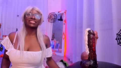 lola online show from October 30, 4:18 pm