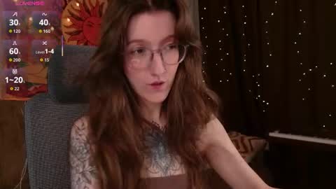 lolami_ online show from June 20, 9:37 am